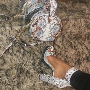 SIZES 7...7.5 & 9 left (Free shipping)